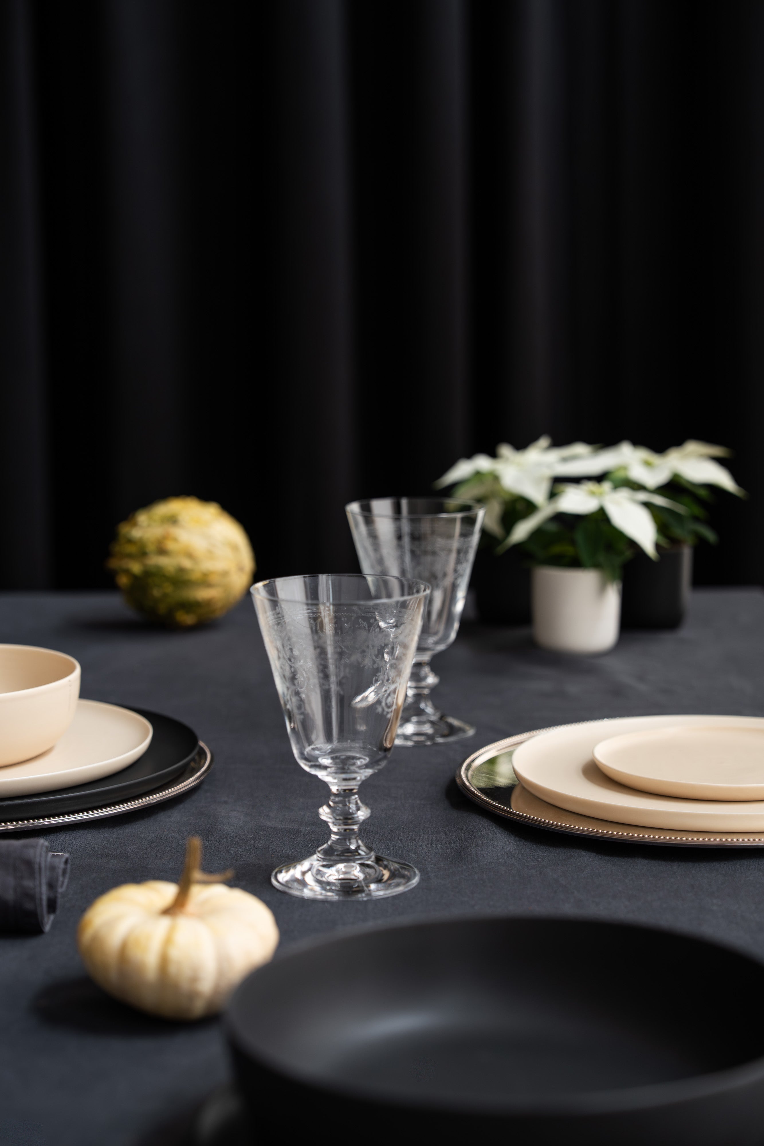 AUSSERGEWÖHNLICHE STÜCKE VON MAOMI AUSGEWÄHLT